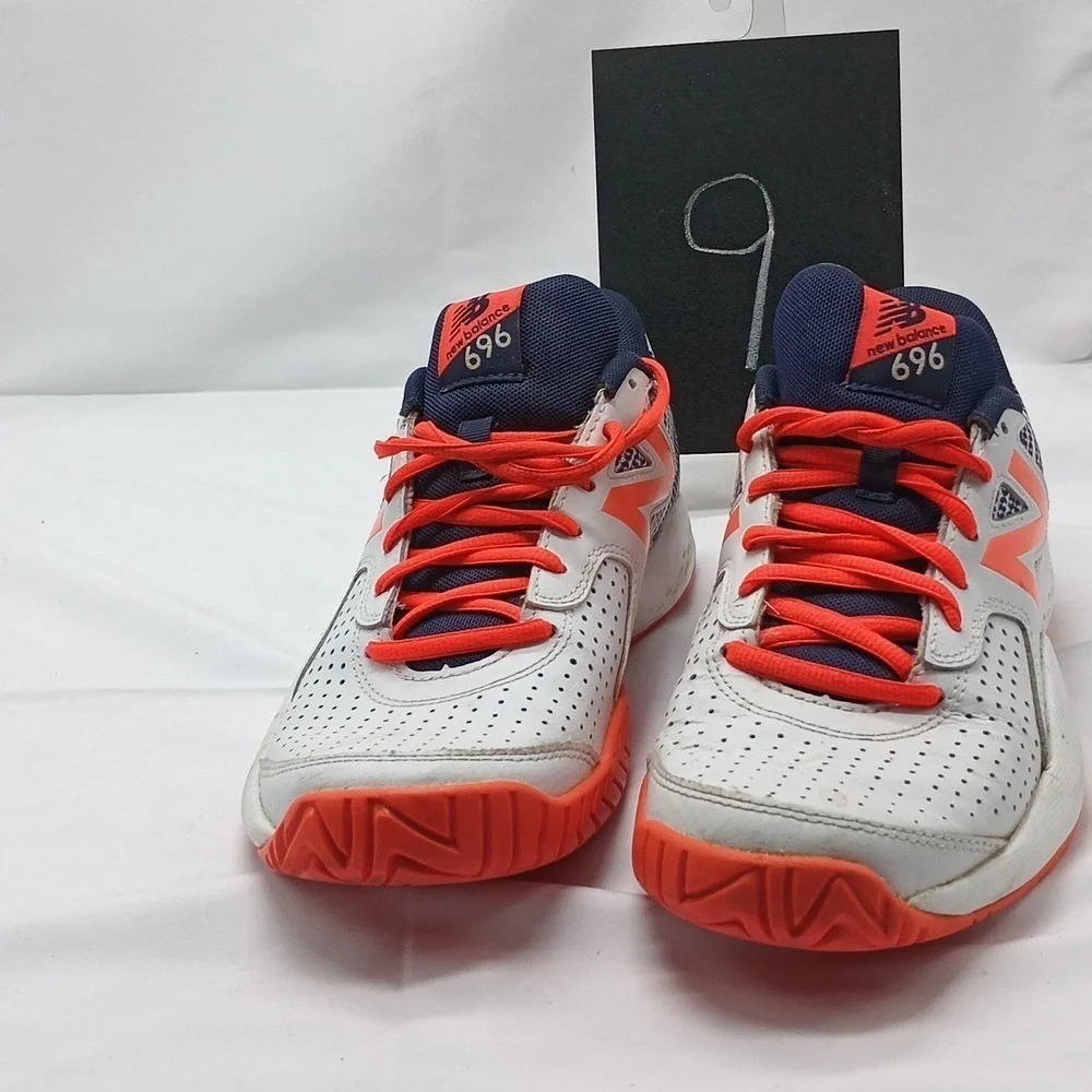 Women's New Balance 696 sz. 9